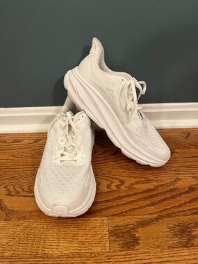 Hoka One One Clifton 9 Size 10D Wide Triple White Running Shoes Sneakers